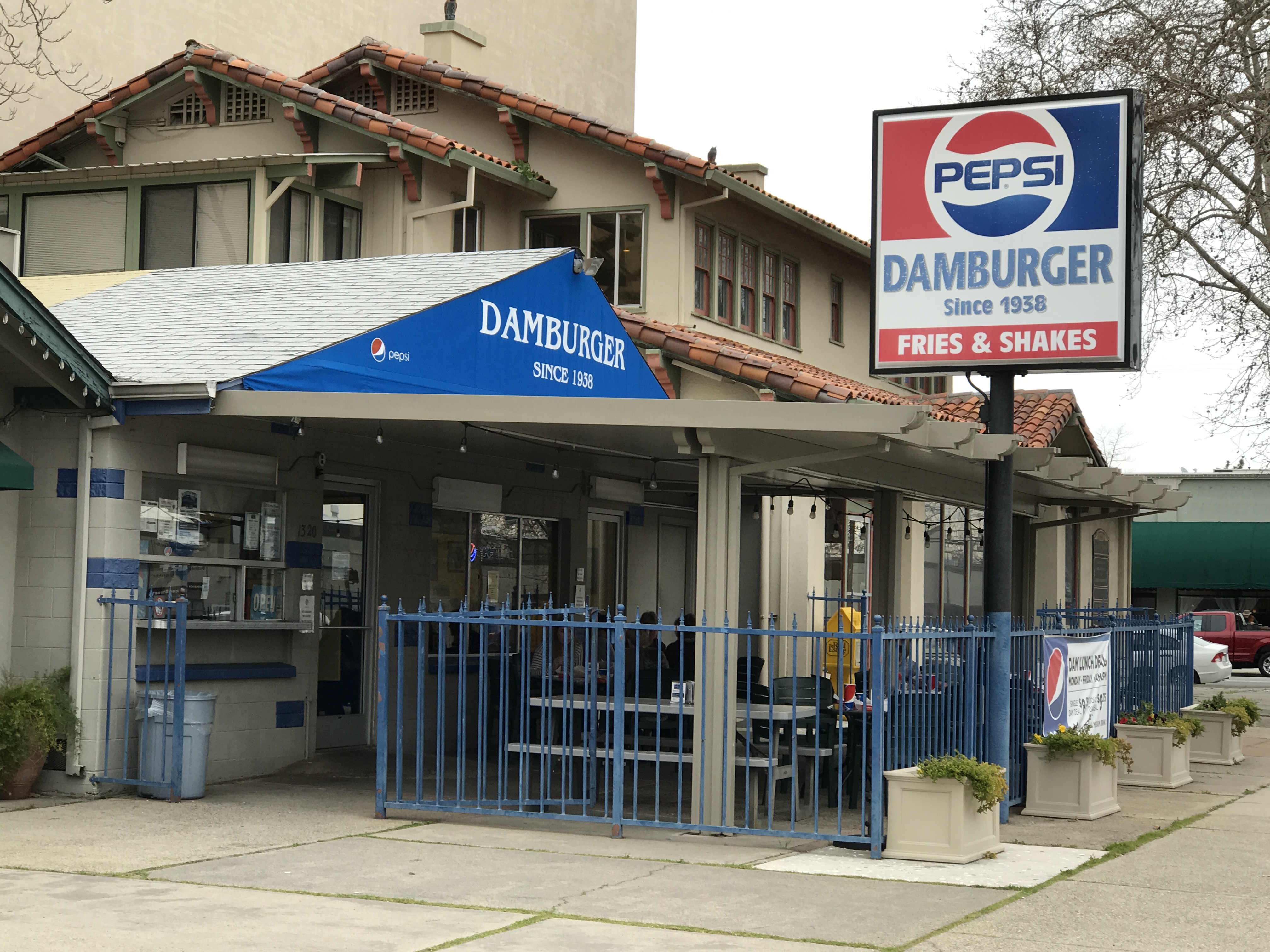 The best dam burger is in Redding – carryoncouple